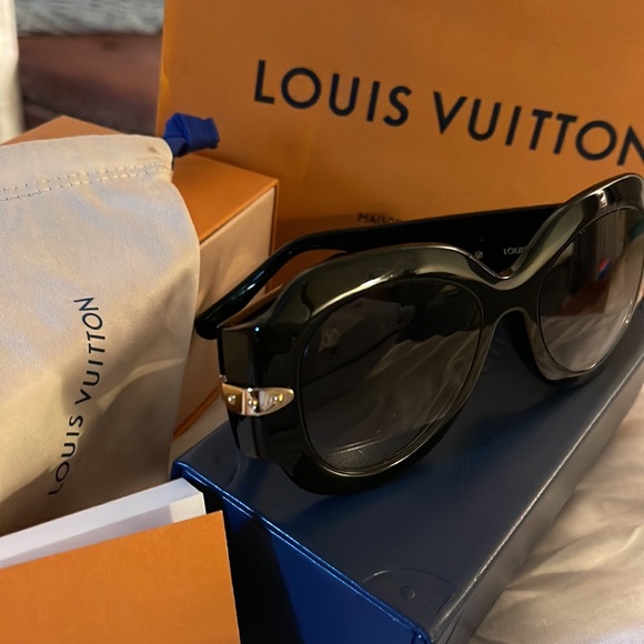 Authentic Louis Vuitton Paris Texas Sunglasses - Picture 7 of 9